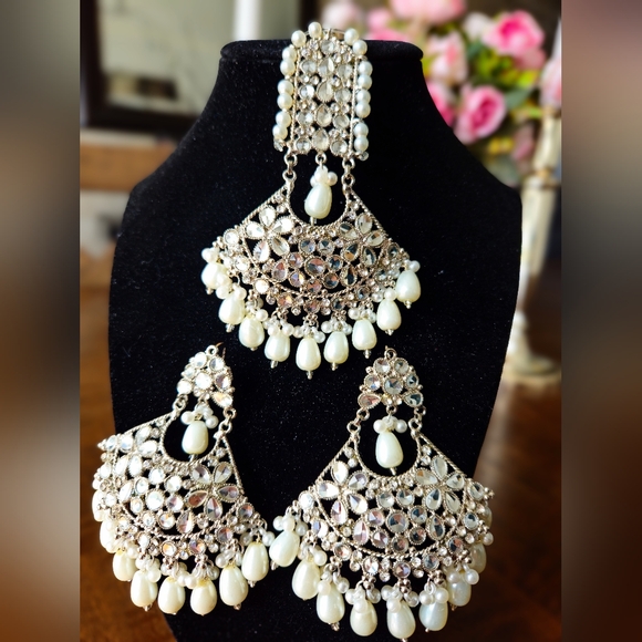 NWT White jhumka earrings set/ set of 3/ teeka & jhumka set/ INDIAN JEWELRY SET - Picture 6 of 9